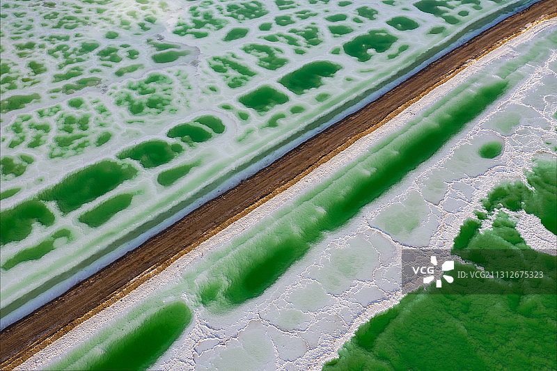 青海省海西蒙古族藏族自治州茫崖翡翠湖航拍风光图片素材