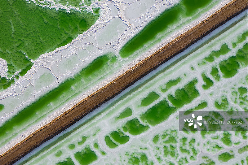 青海省海西蒙古族藏族自治州茫崖翡翠湖航拍风光图片素材