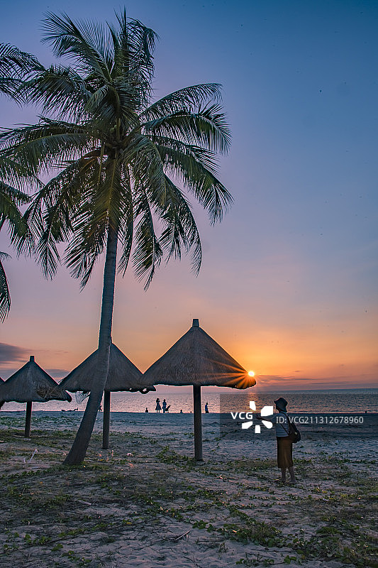海南龙沐湾的日落不负胜名！图片素材