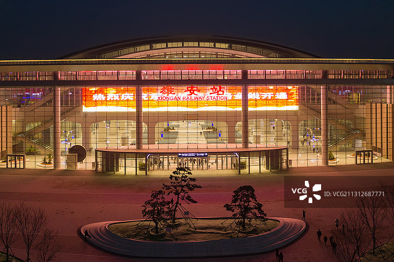 保定雄县雄安站高铁站夜景全景图片素材