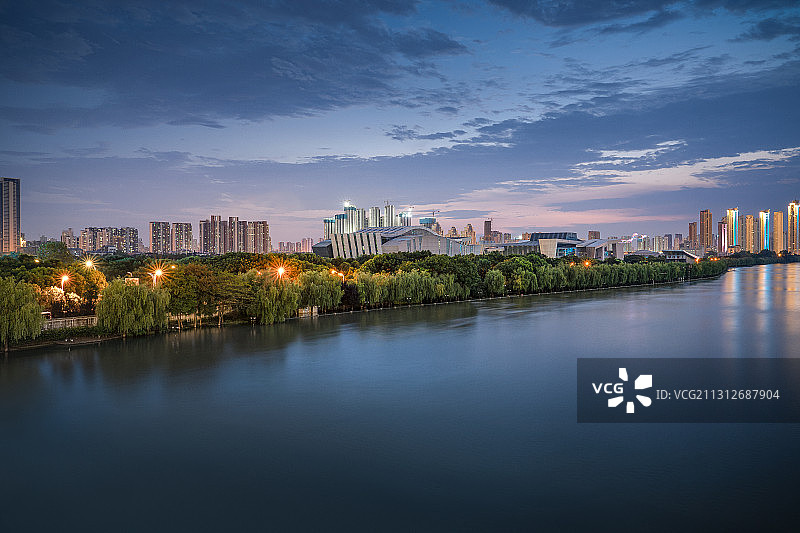 武汉地标建筑琴台大剧院夜景图片素材