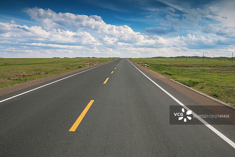 新疆阿勒泰地区公路图片素材