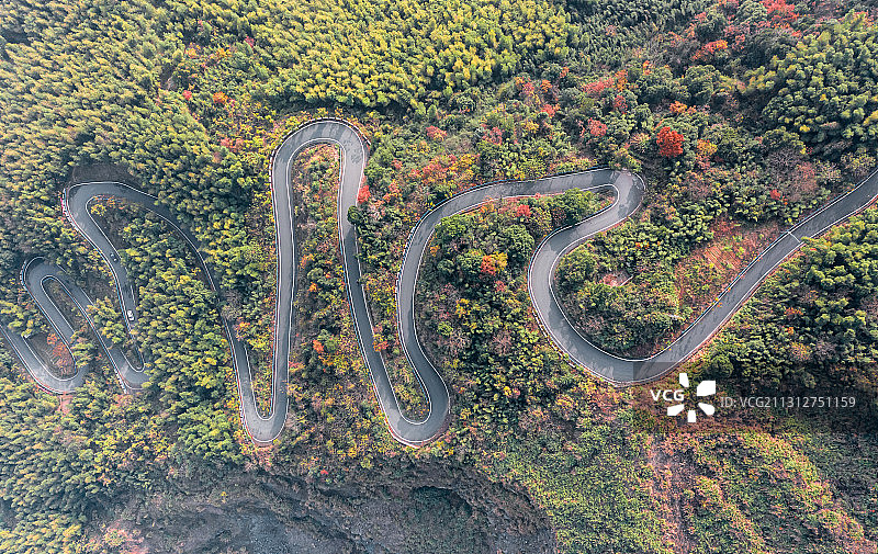 曲折的盘山公路图片素材