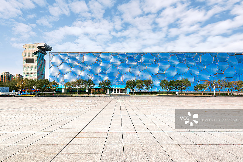 北京盘古大观与水立方前面的广场图片素材