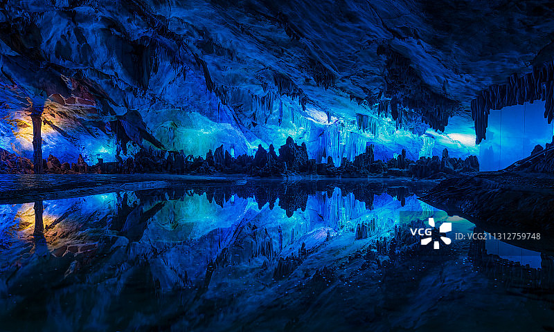 桂林芦笛岩岩洞内景图片素材