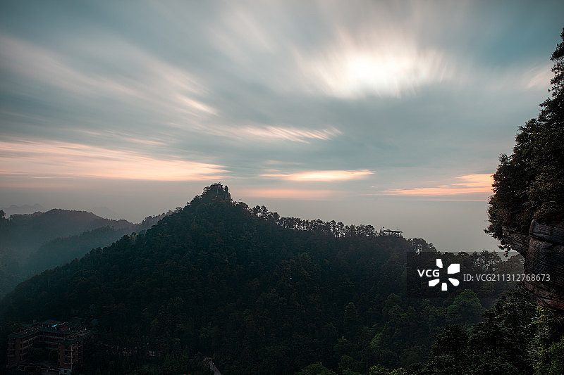 中国情山：重庆石笋山青峦叠翠 云雾缭绕 景色迷人图片素材