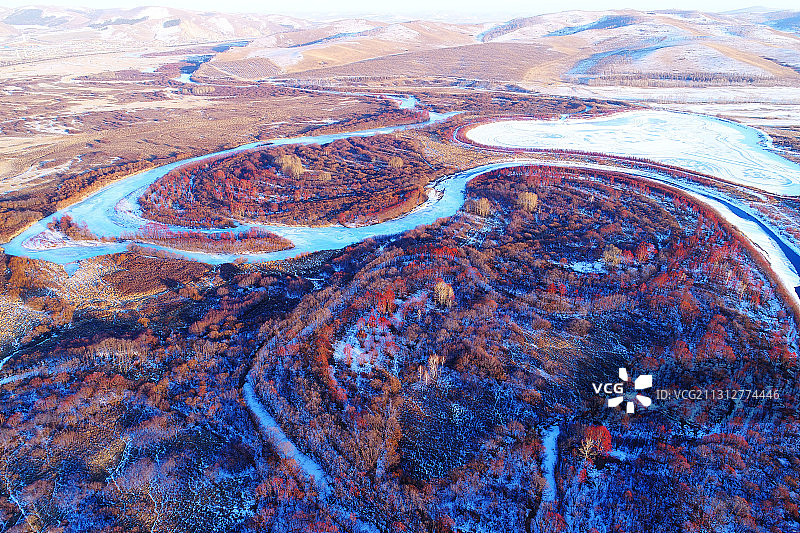 航拍内蒙古呼伦贝尔扎敦河湿地雪景图片素材