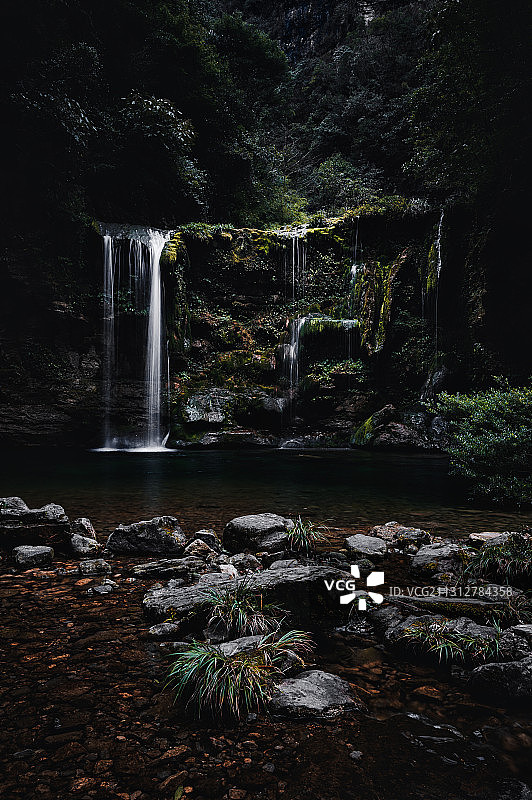 峡谷瀑布图片素材