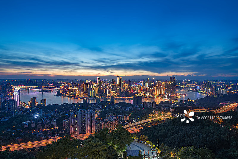 从重庆南山一棵树观景台看重庆城市全景夜景图片素材