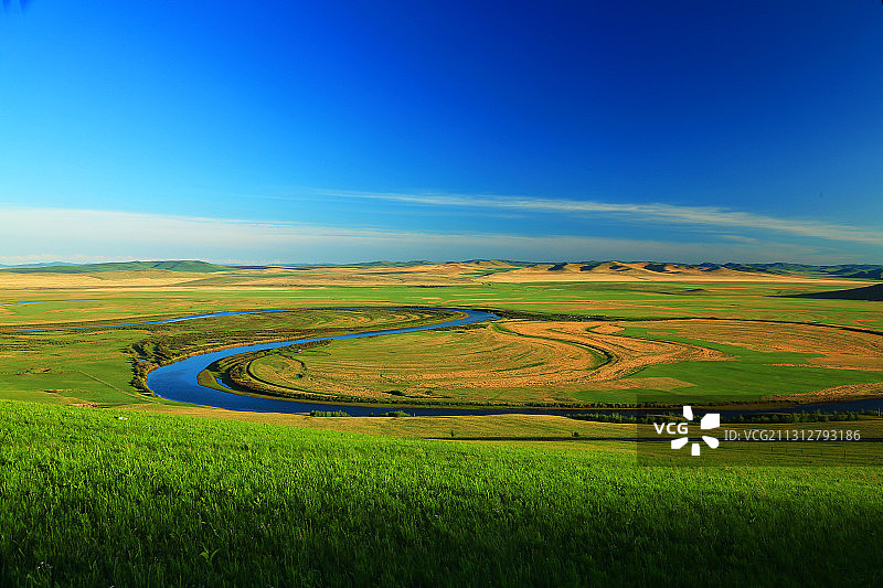 呼伦贝尔草原弯曲的额尔古纳河图片素材