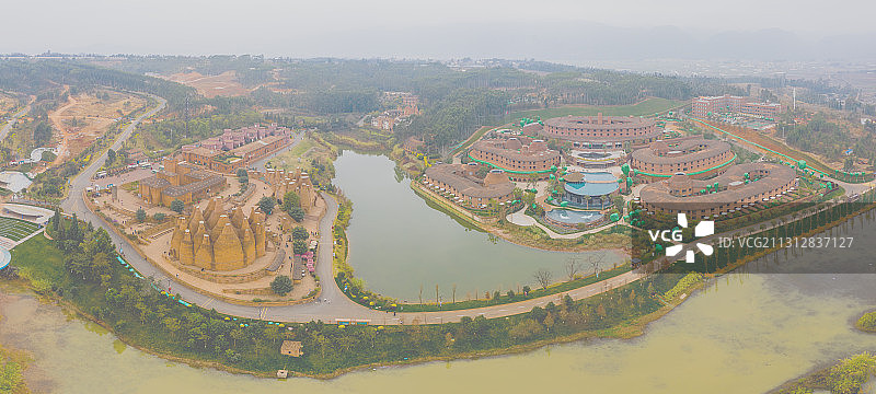 航拍云南弥勒东风韵艺术小镇图片素材