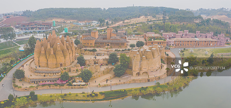 航拍云南弥勒东风韵艺术小镇图片素材