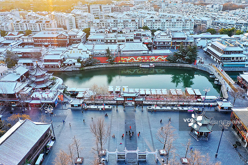 清晨金色阳光中的南京夫子庙秦淮河图片素材