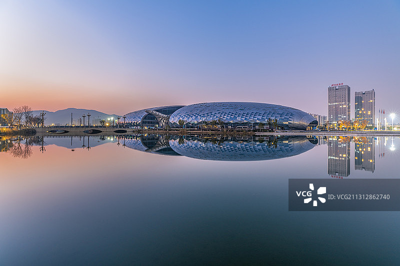 湖州德清地理信息小镇国际展览中心夜景图片素材