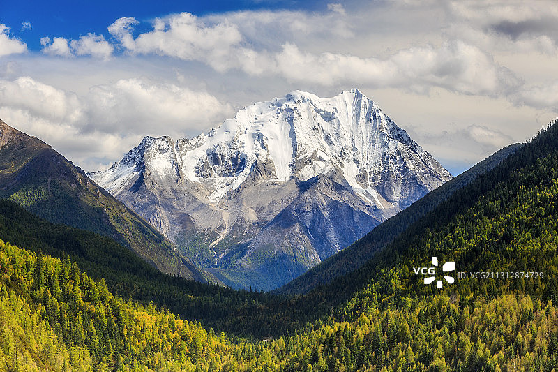四川甘孜雅拉雪山风光图片素材