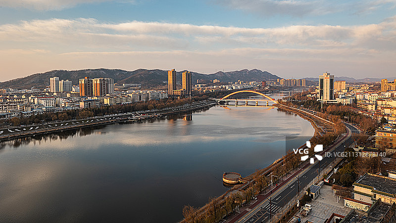 河南省信阳市城市天际线日出风光图片素材