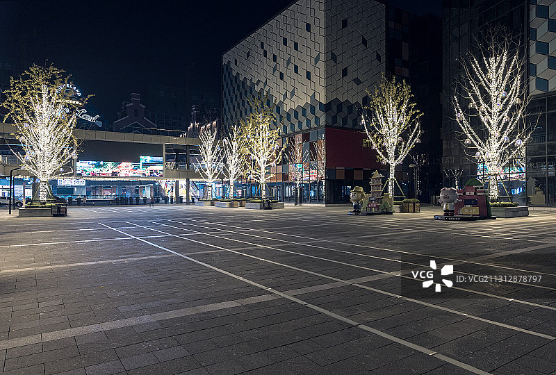 夜晚的广场路面风光图片素材