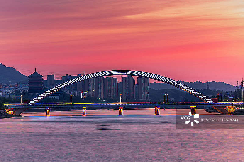 河南省信阳市浉河虹桥日落晚霞风光图片素材