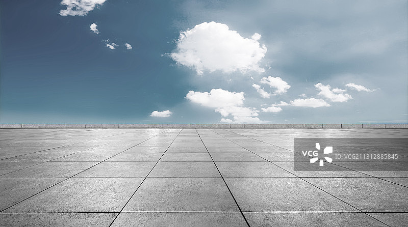 蓝天白云下的停车场图片素材