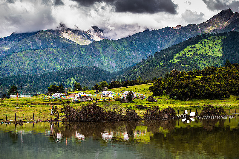 鲁朗林海小镇图片素材