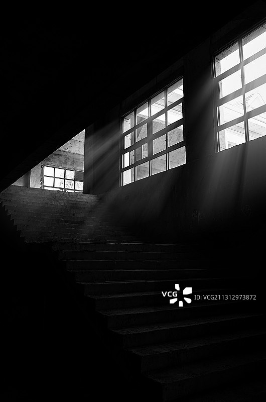 废弃烂尾楼网红打卡景点黑白哥特风建筑摄影图片素材