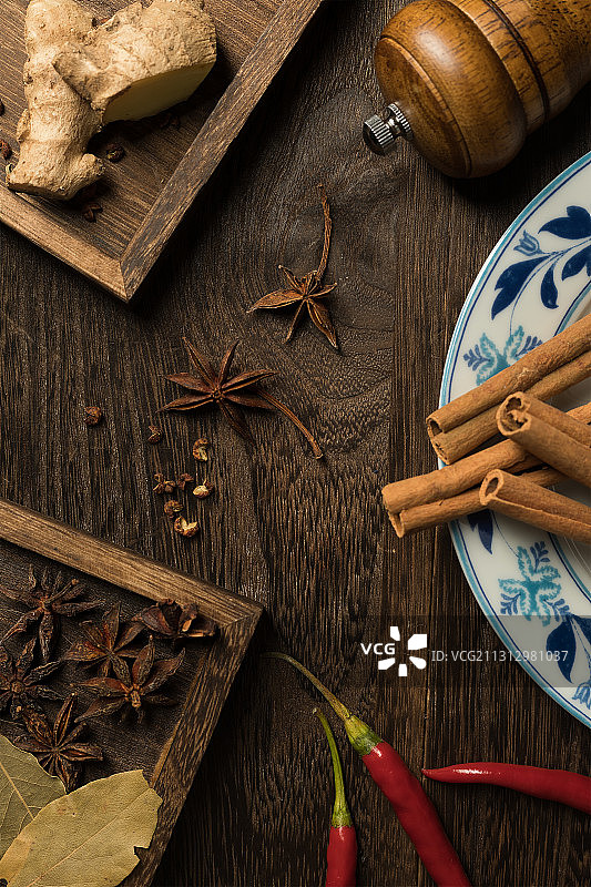 酱骨架卤肉香料暗调传统美食图片素材
