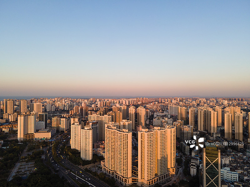 航拍海口市区日落图片素材