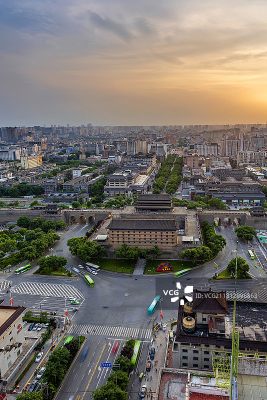 中国陕西西安古城长乐门瓮城日暮风光图片素材