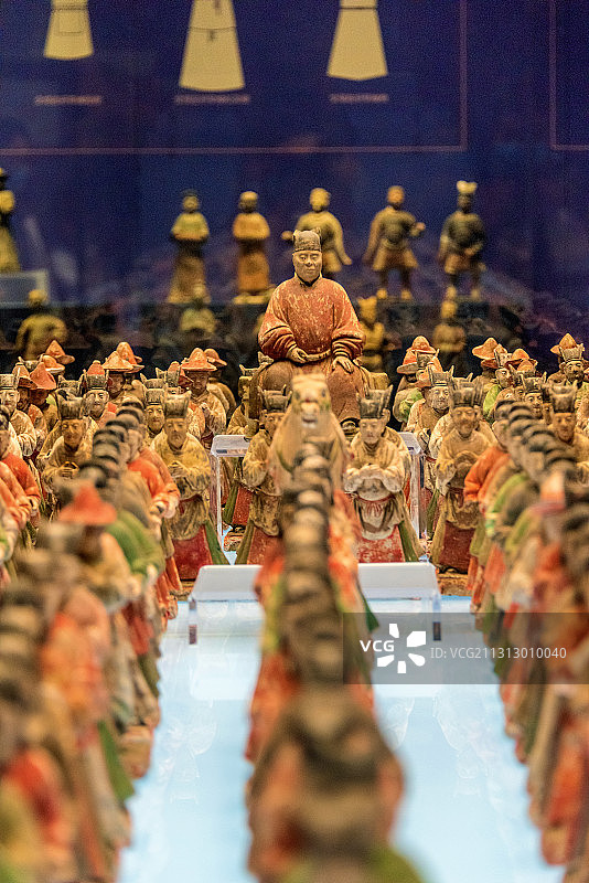 中国西安陕西历史博物馆馆藏明代彩绘仪仗俑群图片素材