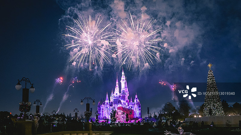 2020上海迪斯尼跨年烟火表演图片素材