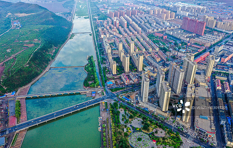 辽宁省凌源城市榆河图片素材