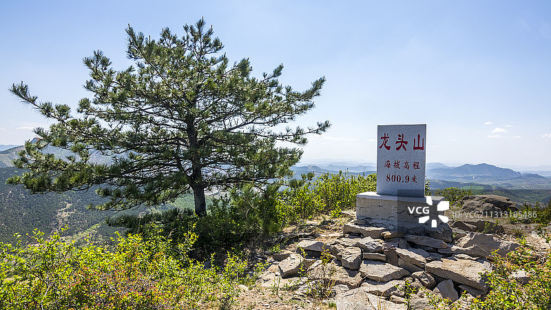 辽宁省凌源市龙头山主峰图片素材