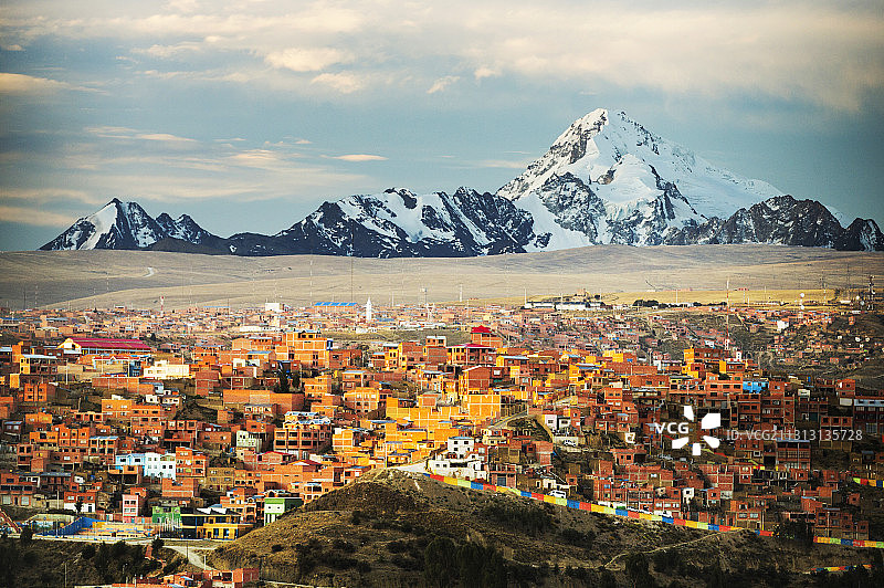 从玻利维亚拉巴斯埃尔阿尔托看到的瓦伊纳波托西峰图片素材