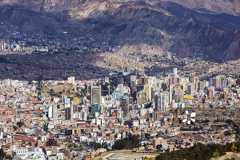 从玻利维亚的埃尔阿尔托看拉巴斯市图片素材