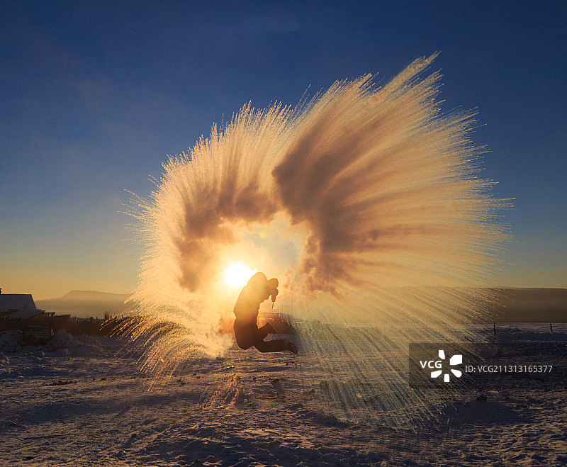 中国最北端东北黑龙江北极村圣诞村漠河泼水成冰日出图片素材