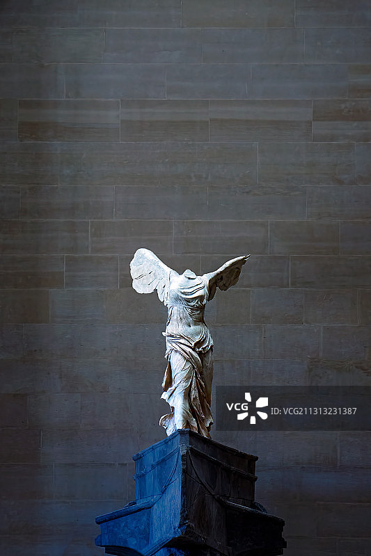 卢浮宫雕塑《胜利女神像》图片素材