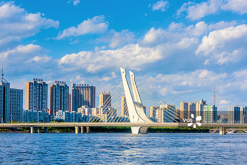 中国辽宁抚顺浑河风光图片素材