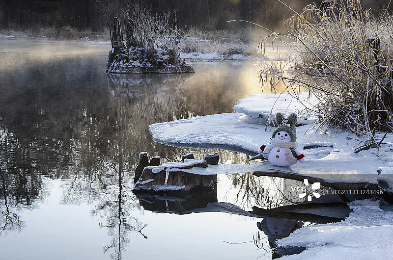 长白山魔界日出小雪人图片素材