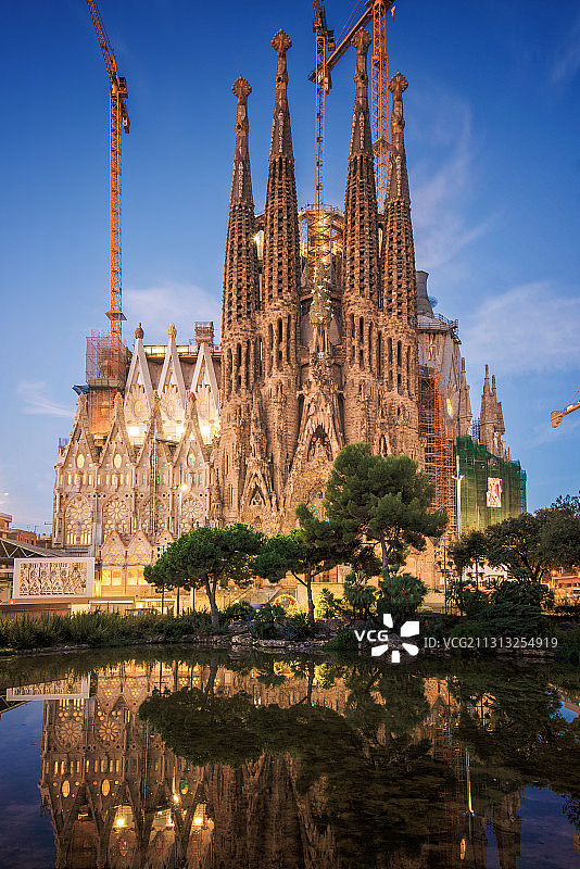 西班牙巴塞罗纳的圣家堂大教堂，高迪建造图片素材