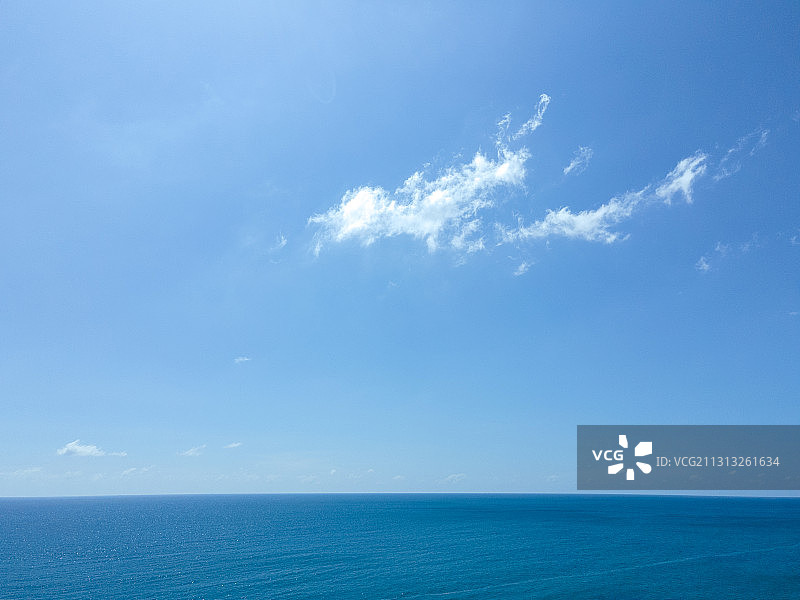 蓝天白云大海图片素材