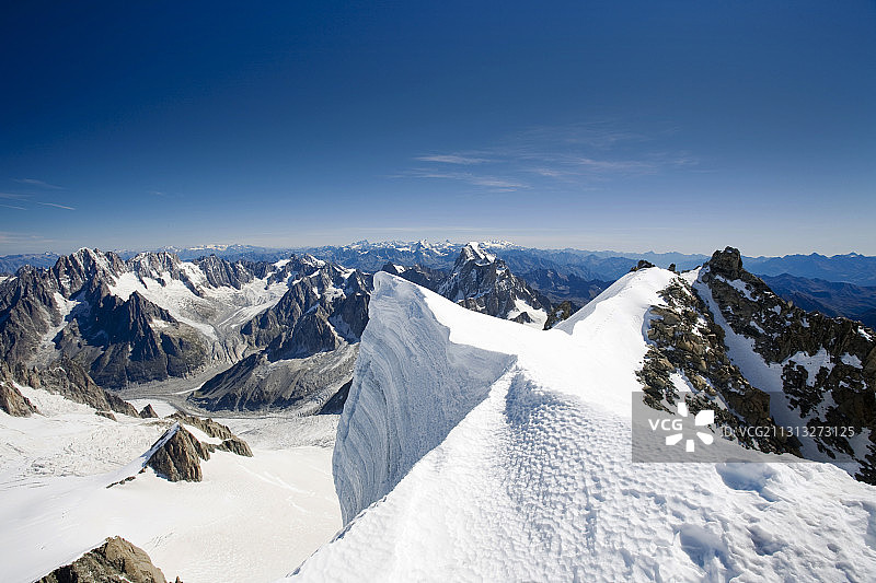 法国夏蒙尼勃朗峰杜塔库尔峰顶图片素材