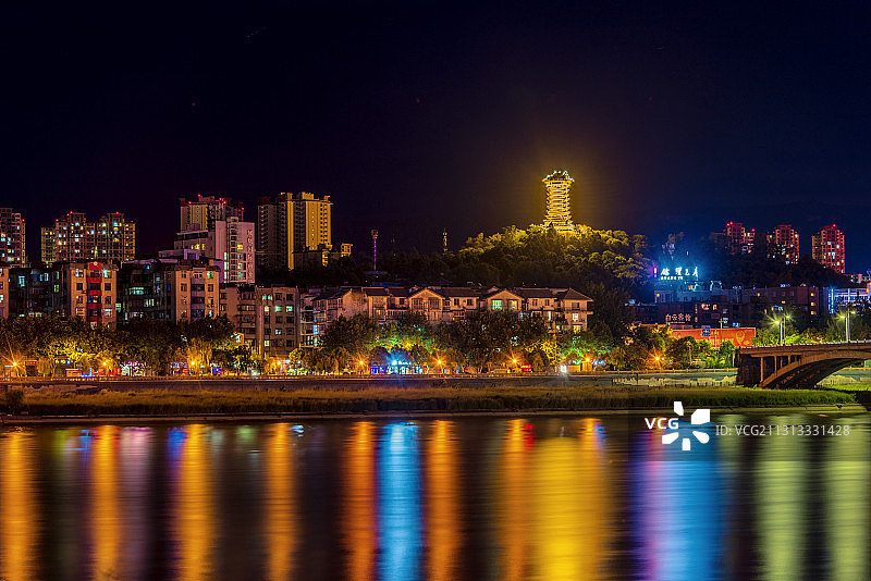 中国四川广元凤凰楼夜景图片素材