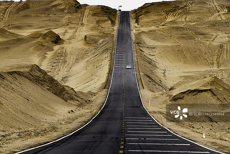 青海省海西州315国道U形公路图片素材