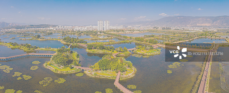 航拍云南石屏异龙湖图片素材