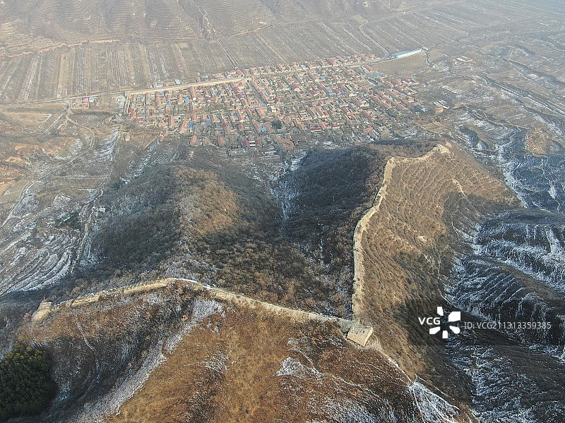 航拍冬季怀来镇边城长城小镇图片素材