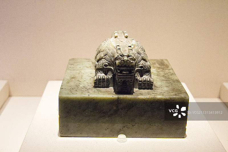 北京故宫青玉交龙纽崇庆皇太后宝图片素材