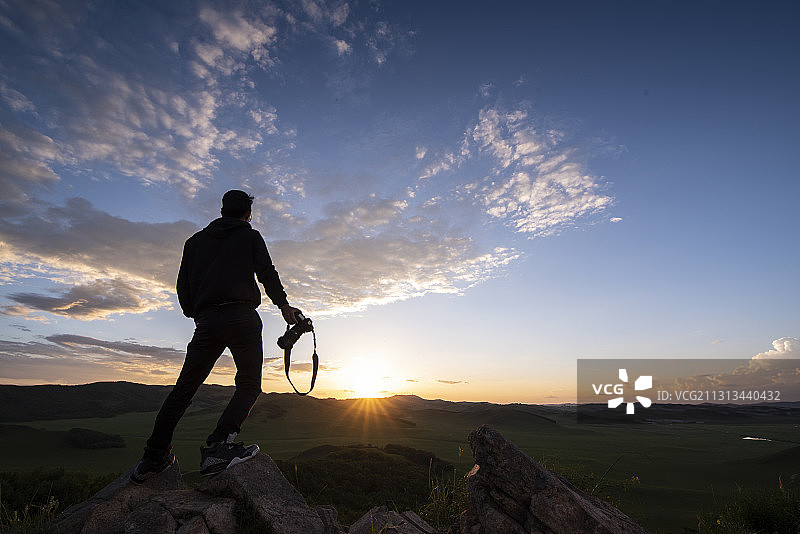夕阳 户外旅行者 剪影 探险图片素材