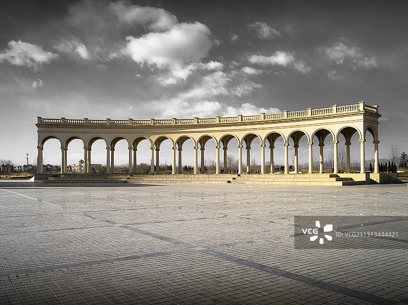 北京拉菲特城堡欧式建筑广场地面汽车广告背景图图片素材