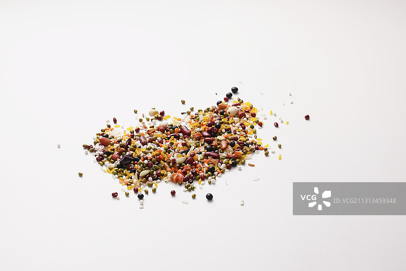 八宝粥原材料棚拍白底图图片素材