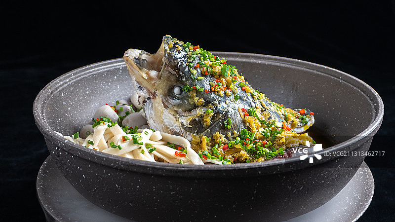 剁椒鱼头面条图片素材